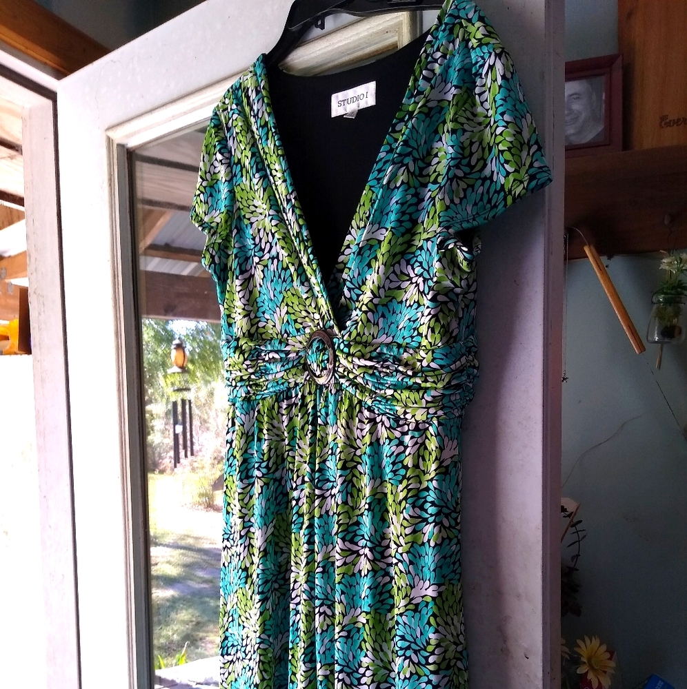 Pretty sz 18 blue/green floral belted dress